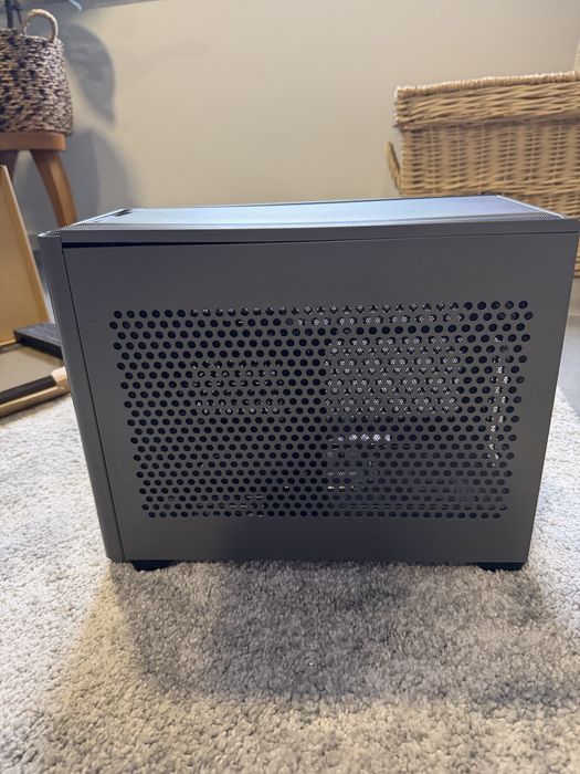 Coolermaster NR200 cinza + Painel Vidro Temperado