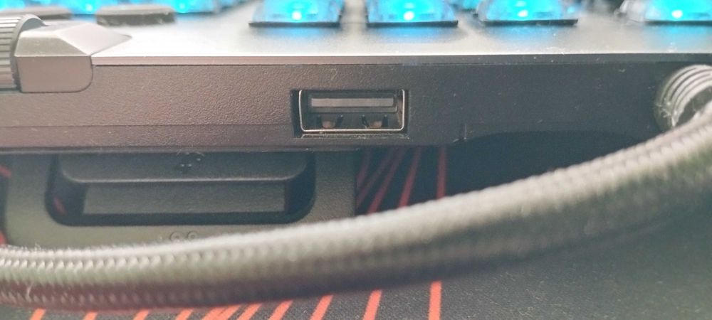 Klawiatura mechaniczna Logitech g815 Clicky QWERTZ