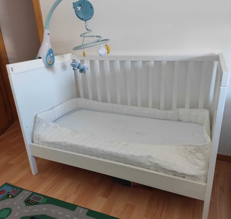 Pack Berço + Colchão + Mobile + Mochila porta bebé + Extras