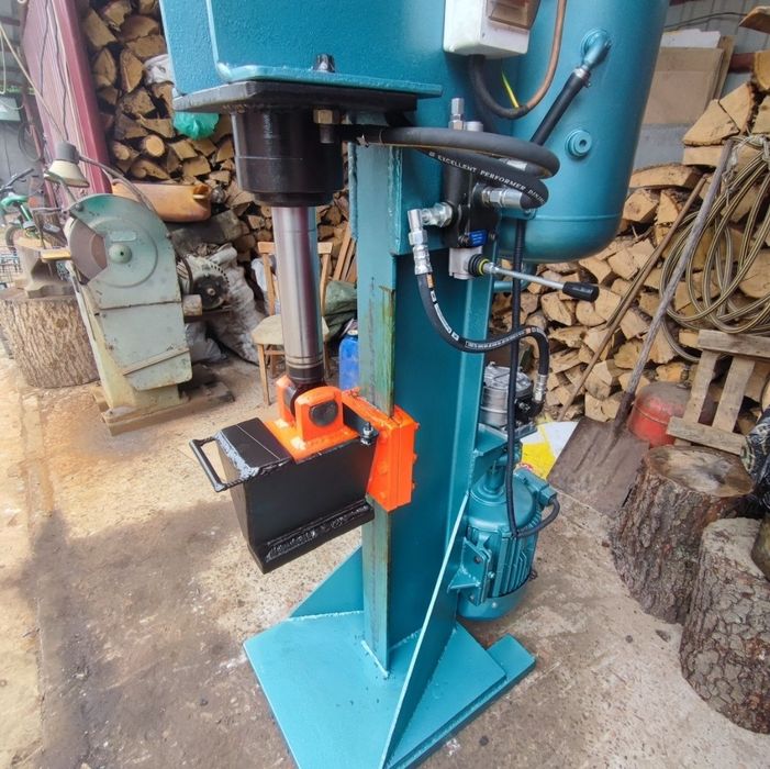 Дровоколи гідравлічний.