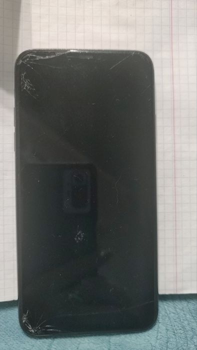 Продам IPhone на запчастини.