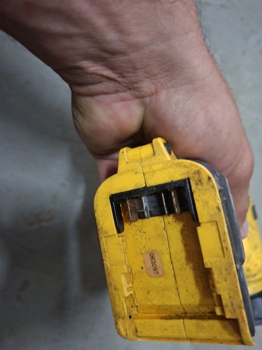 Wyciskacz do silikonu dewalt DCE580 SPRAWNY