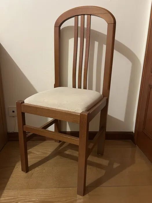 mesa de escritório com cadeira