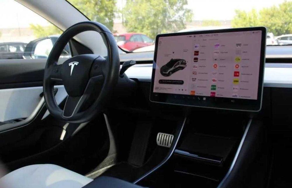 Продаж Tesla model 3 2019