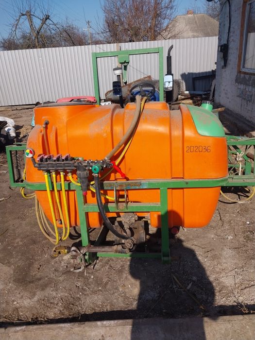 Продам обприскування на 800 літир