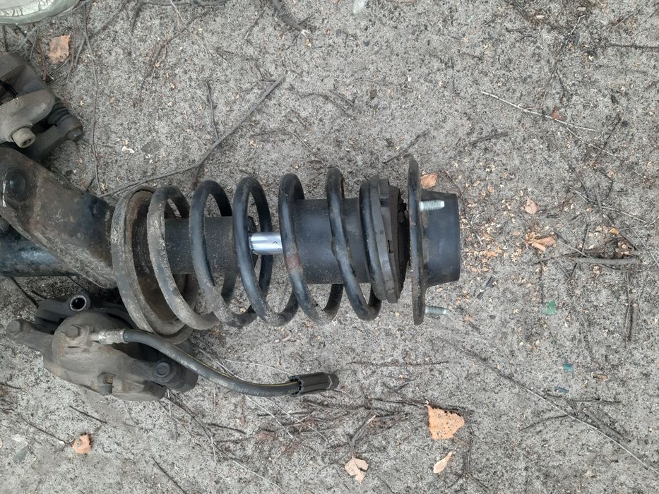 Продам стойку на ланос в сборе ,правая .