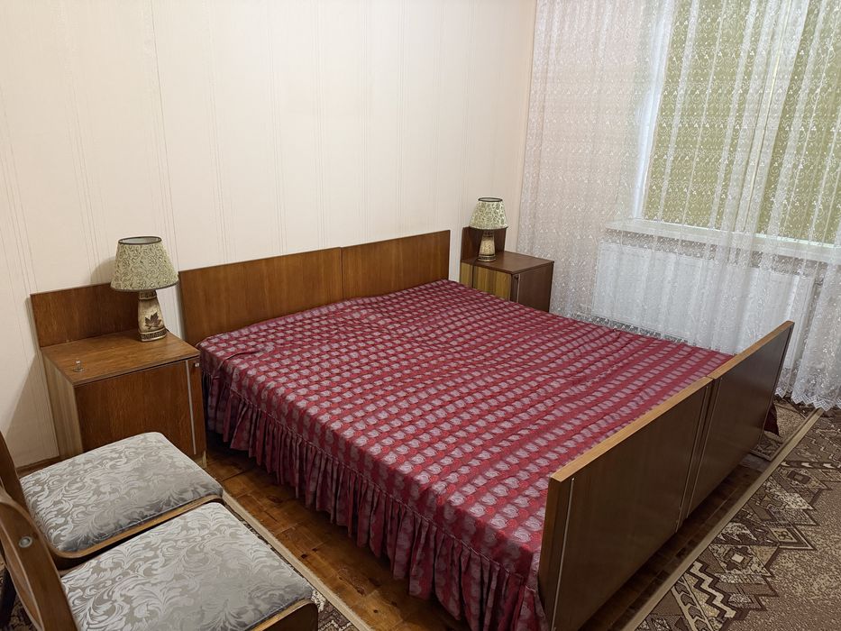 Меблі . Стінка . Ліжко. Тумбочки до ліжка.