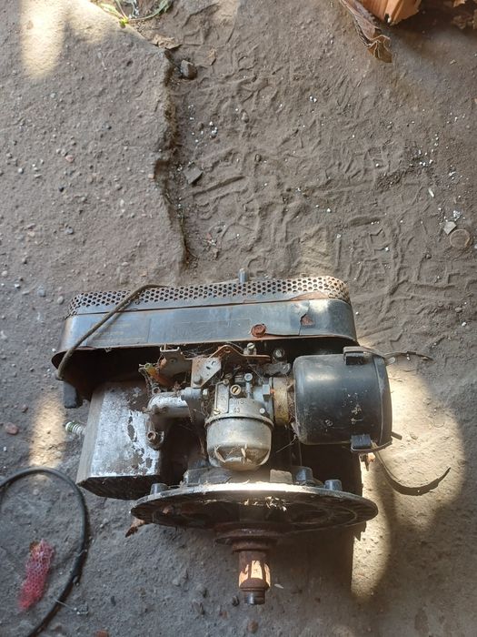 Silnik dwusuwowy od kosiarki