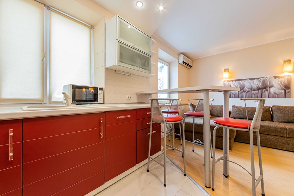 3 комнатная студия в центре, Коновальца, 15