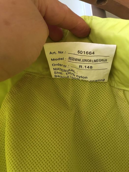 Дощовик . Яскравий. Стан відмінний.