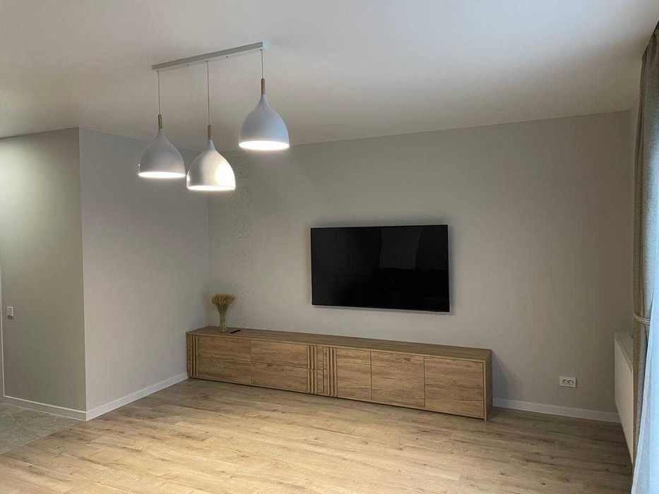 Оренда нового будинку є територія просторий Зимна Вода перша здача