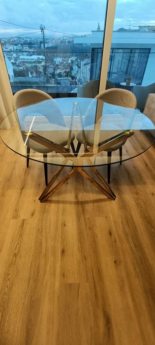 Mesa de sala com 4 cadeiras como novas