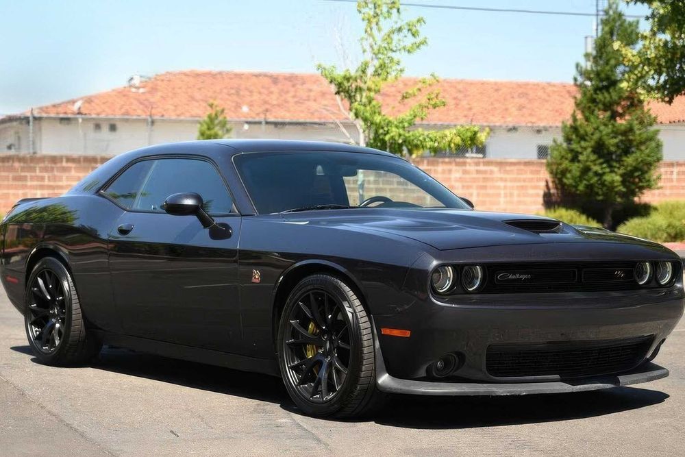 Dodge Challenger      2019
