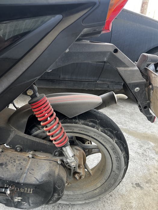 DESPACHAR: 2 scooters Benelli 49x (1 a andar + outra para peças)