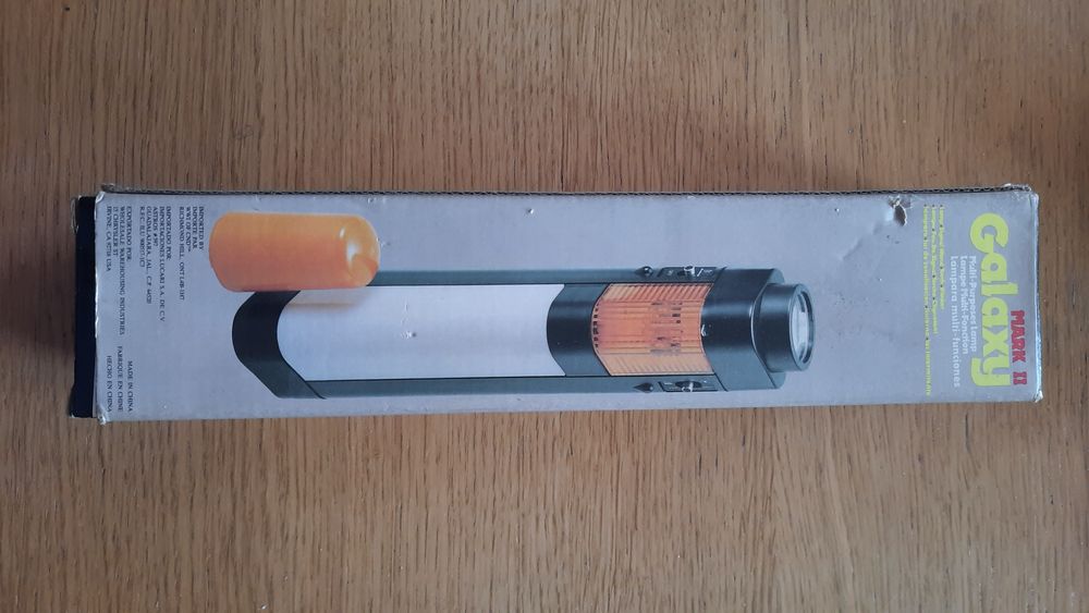 Lampa przenośna samochodowa z sygnalizatorem.
