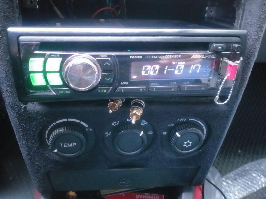 Alpine CDЕ-120R  магнитола с блютузом