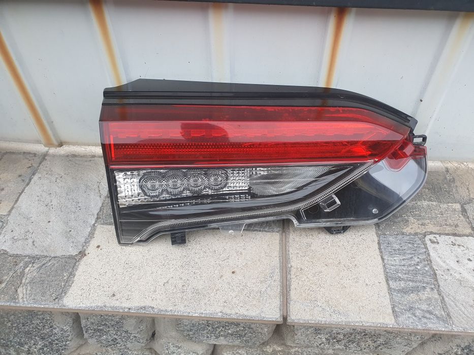 задній лівий ліхтар RAV 4 2023р