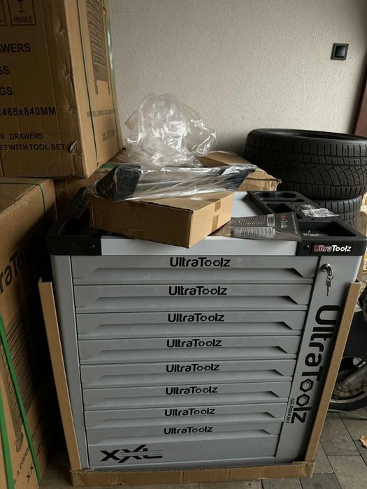 Sprzedam szafe z narzedziami nową cała pełna