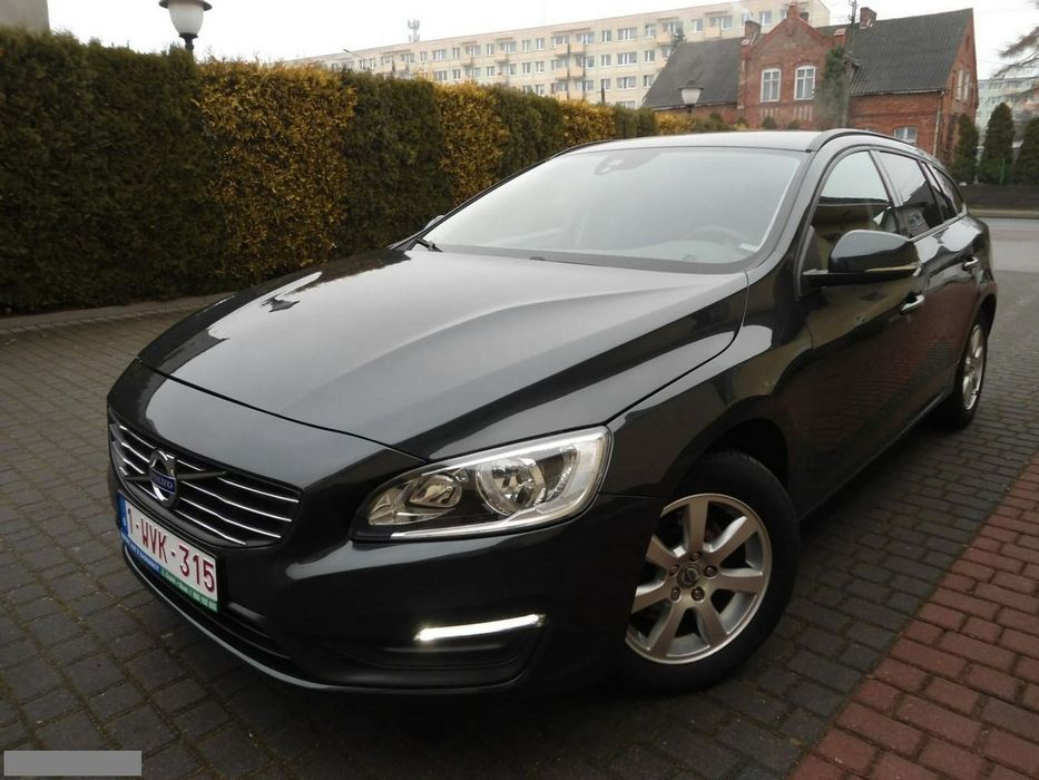 Volvo V60 Lift Ledy Duża Nawigacja Serwis ASO Bardzo Zadbany Opłacony Nowy Model