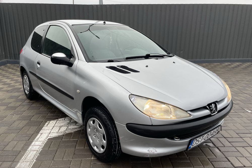 Продам Пежо 206 1.4 Газ-Бензин!!

Авто на повному Ходу кожного дня!!

Мотор працює добре!!

Пічка дує Дуже сильно!!

Ходова в нормі!!

Електрика вся справна!!

Стоїть Газ 4 покоління!!

На газу 500 грн 200 км!!

Резина майже нова!!

Документи в порядку Техпаспорт!!

Звичайна Євробляха!!

Магнітоли не було Але Динаміки всі на місці!! Кинули магнітолу і слухайте музику!!

Авто знаходиться в М.Києві Софіївська Борщагівка телефонуйте в любий час!!
Торг присутній не великий!!