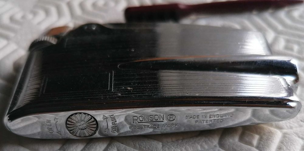 Isqueiro RONSON Varaflame, com cx e escova, peça vintage
