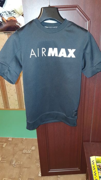 Оригінальна футболка Nike airmax