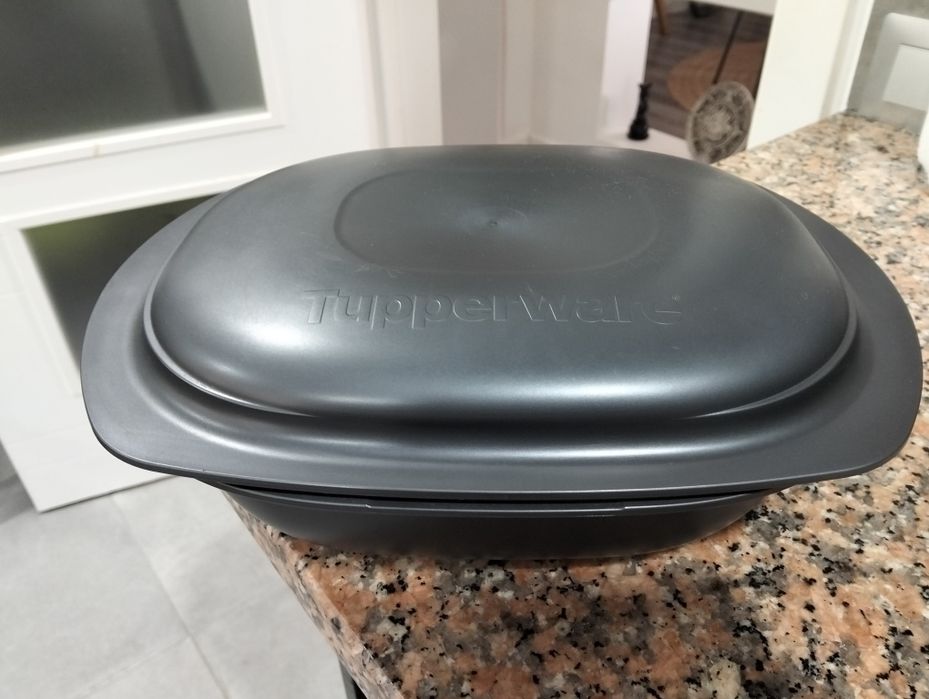 Caçarola da marca Tupperware UltraPro de 2 litros com tampa