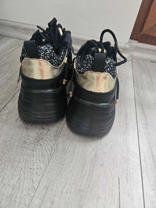 Buty sneakersy czarno zlote