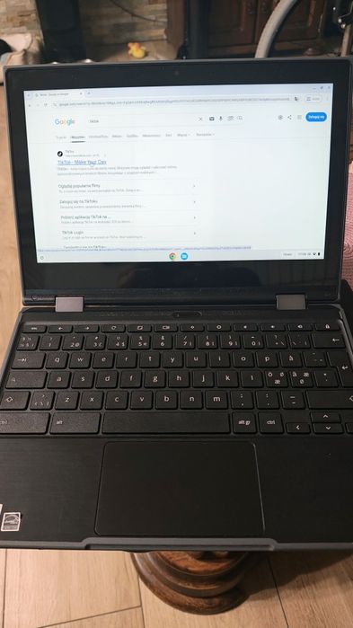 Sprzedam laptop do nauki internetu filmów
