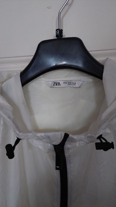 Kurtka przeciwdeszczowa biała