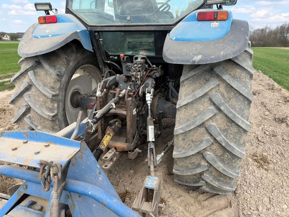 New Holland 8260