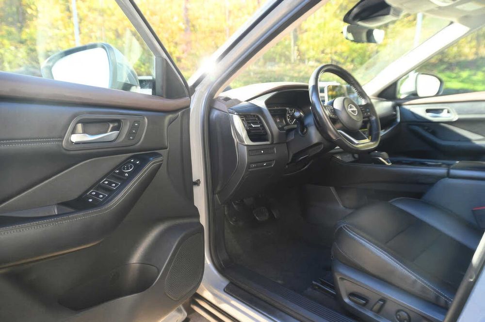 Nissan Rogue SL      2023