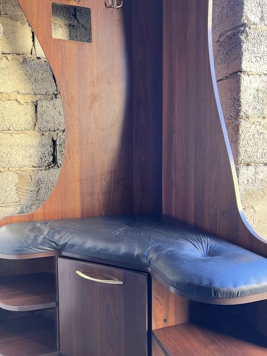 Прихожа .меблі до будинку