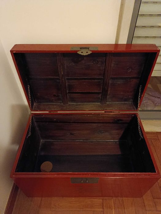 Baú chines Madeira Lacada Sangue de boí Centenário 68 cm Assinado