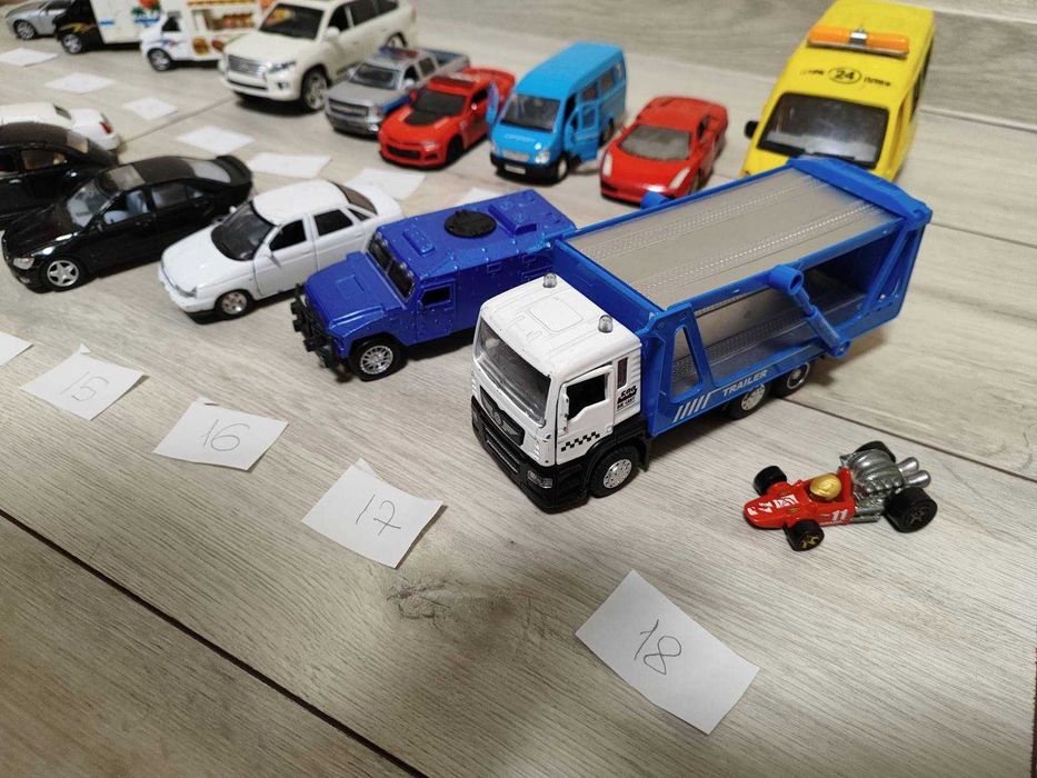 Машинка іграшкові