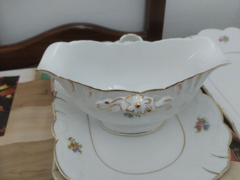 Serviço jantar vista alegre 73 peças novo.