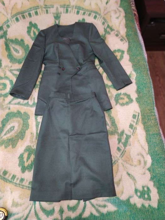 Костюм деловой женский пиджак и юбка