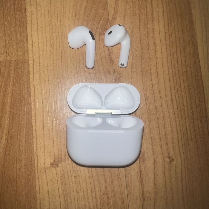 Apple AirPods 4 com Cancelamento Ativo de Ruído