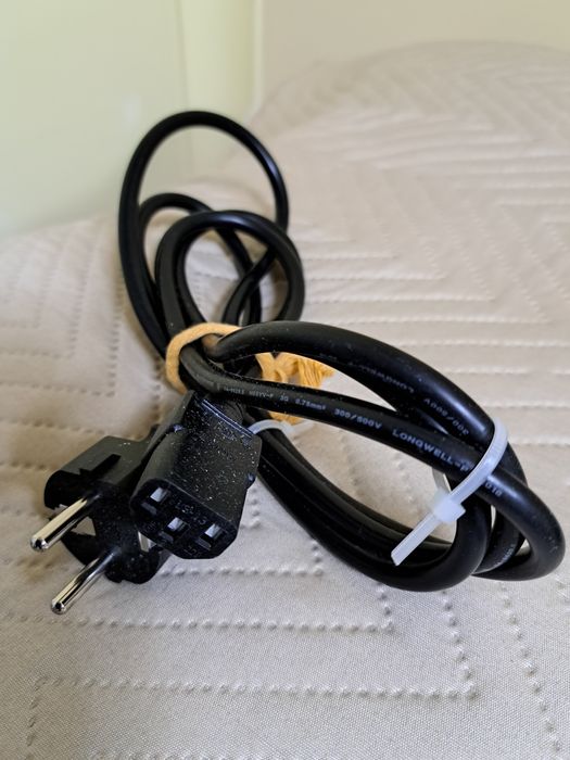 Kabel długość 1, 80 cm ,  do urządzeń elektrycznych i elektronicznych .