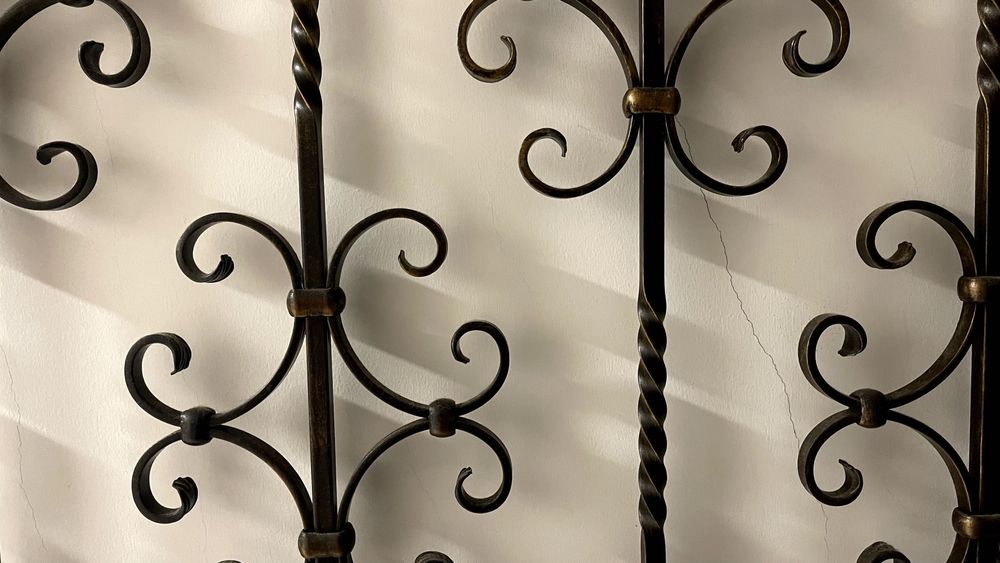 Grade em Ferro Forjado Envelhecido – Feita por Encomenda por Artesão