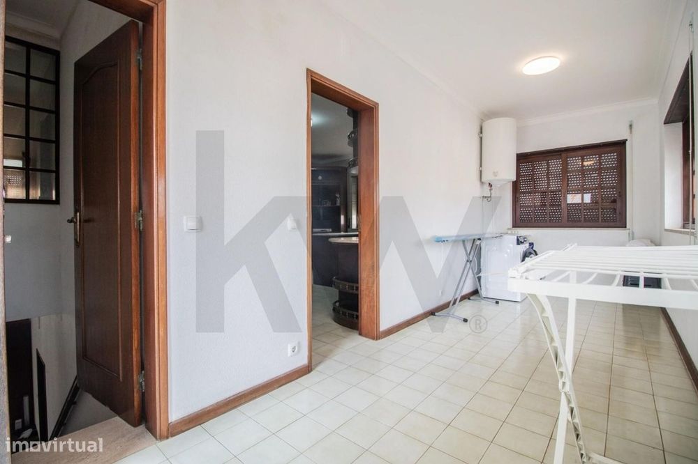 Moradia com vista mar, situada numa aldeia piscatória a 200m da praia