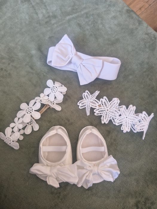 Sukienka do chrztu, buciki i opaski