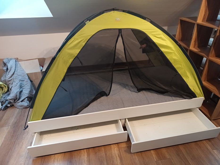 Łóżko dodatkowe Slakt Ikea z materacem i moskitierą