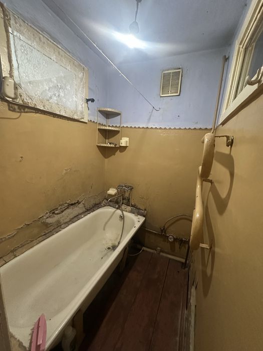 Продам 3-кімнатну квартиру на вул. Пулюя