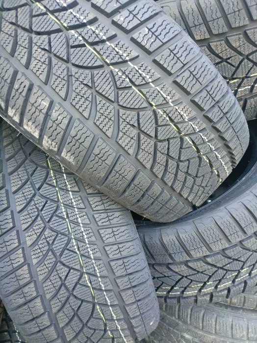 Nowe opony zimowe 245/40/18 Goodyear 2024r