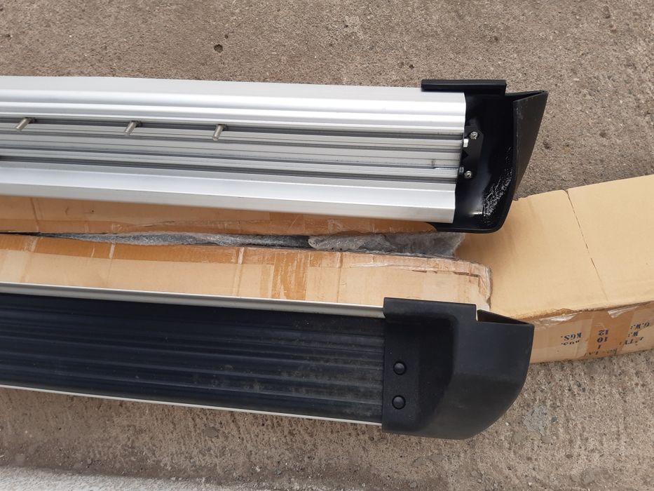 Подножки боковые ступеньки  пороги на кроссовер внедорожник