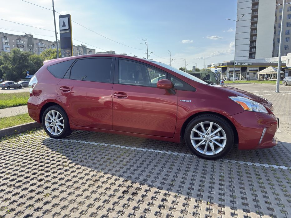 Toyota Prius V 2013