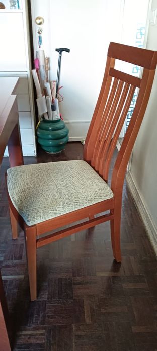 Conjunto mesa e 4 cadeiras cerejeira, tampo impecável sempre protegido