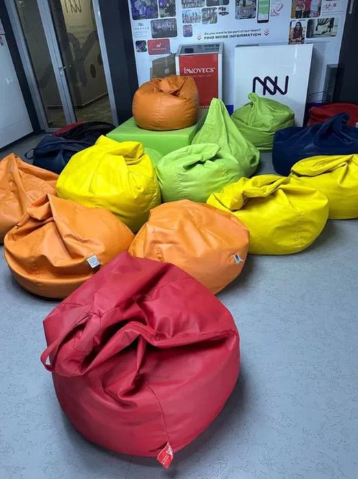 Диванчики та крісла-мішки для офісу чи кафе