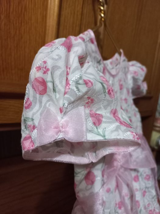 Продам нарядное платье на девочку